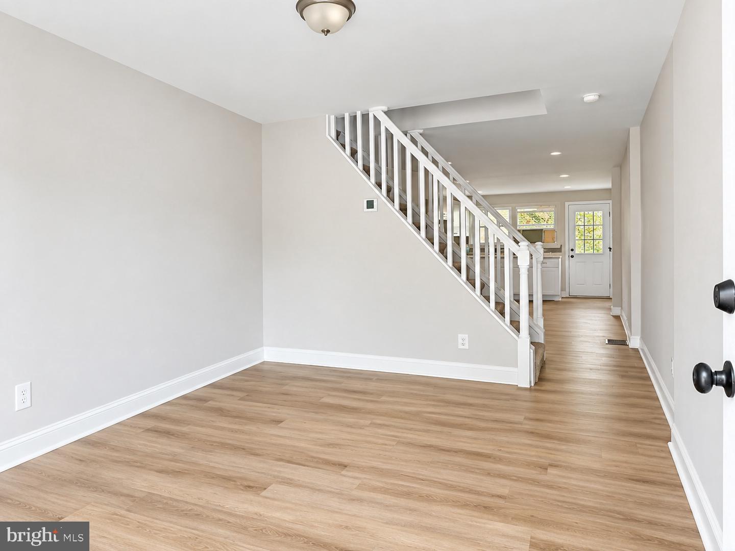 124 W Airy St # Property Photo 6