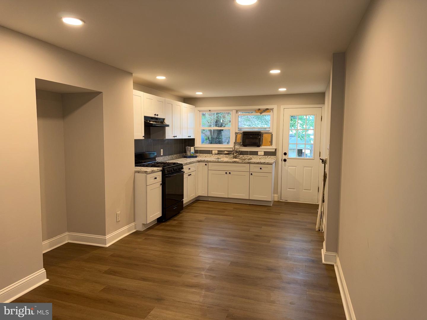 124 W Airy St # Property Photo 8