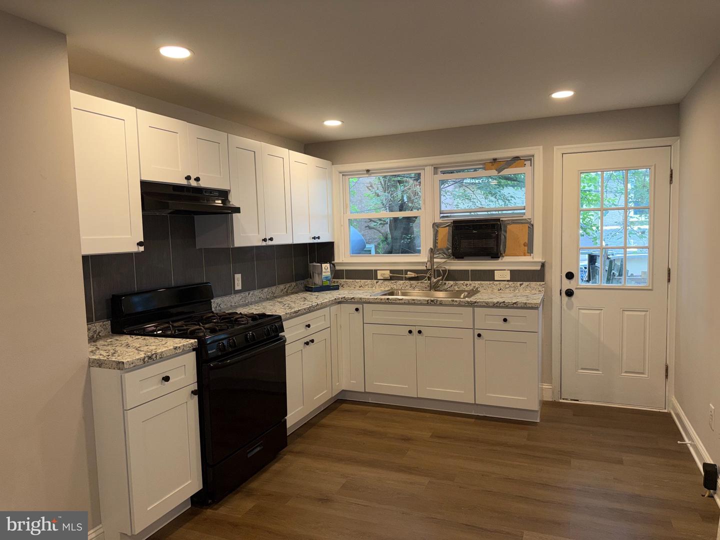 124 W Airy St # Property Photo 10