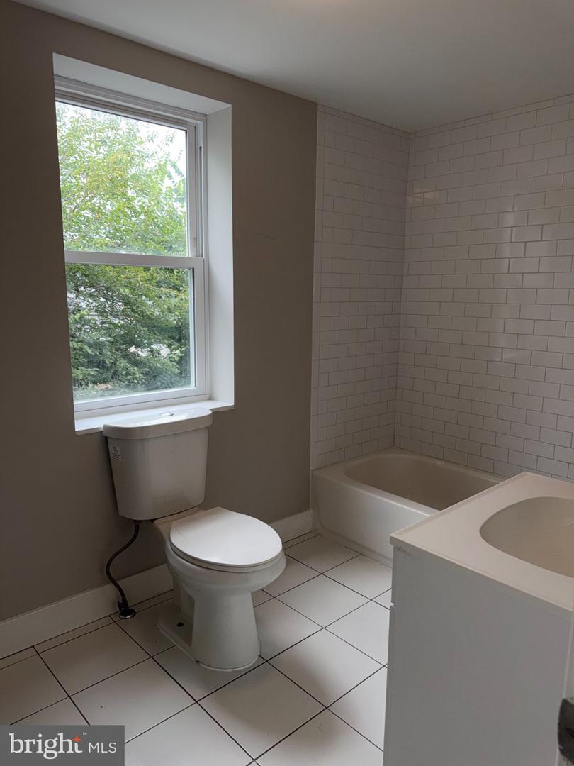 124 W Airy St # Property Photo 18
