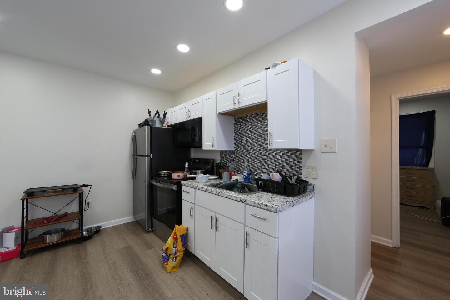 2318 E High St Property Photo 6