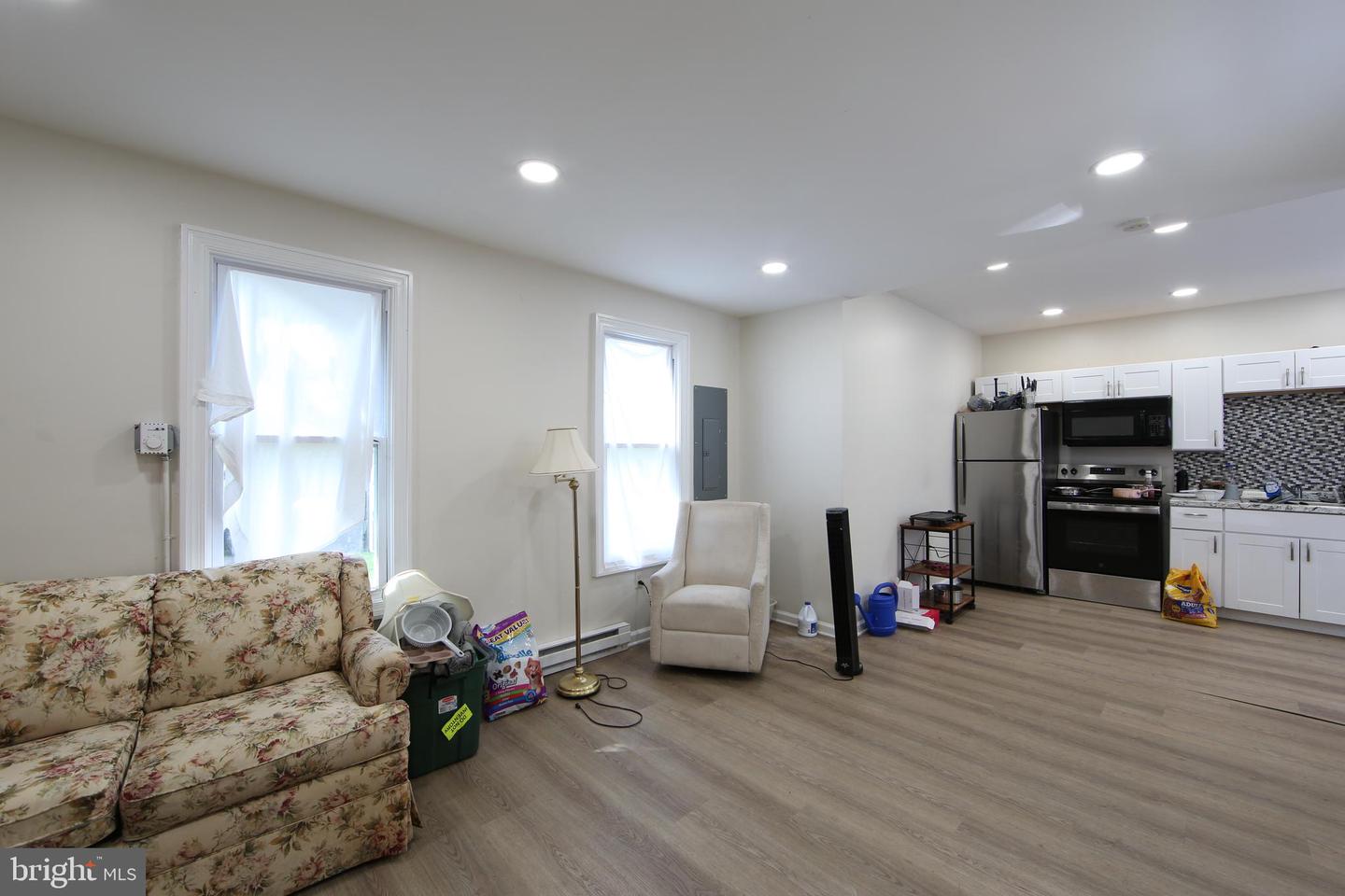 2318 E High St Property Photo 8