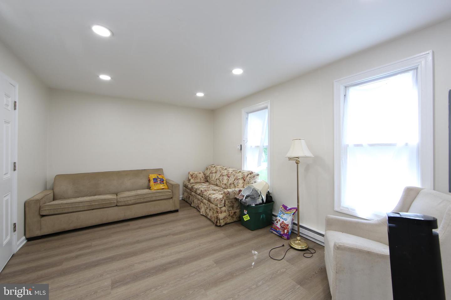 2318 E High St Property Photo 9