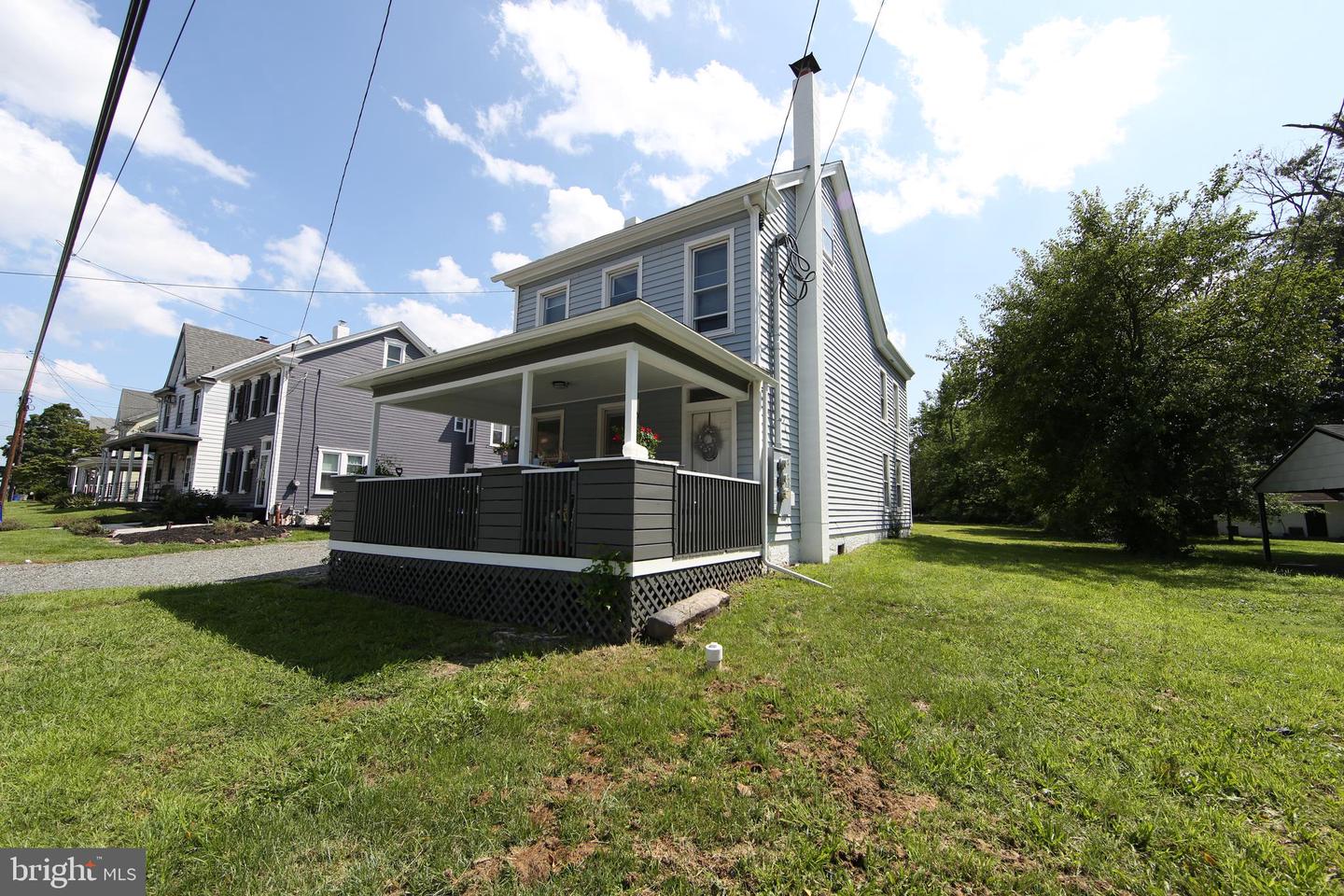 2318 E High St Property Photo 15
