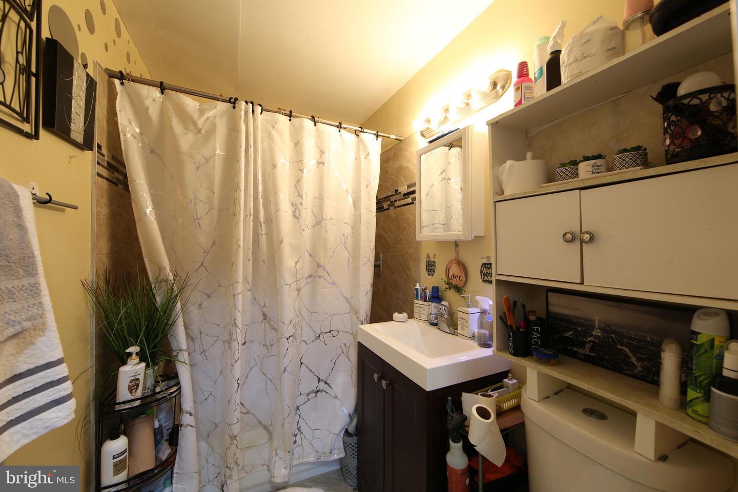 2318 E High St Property Photo 24