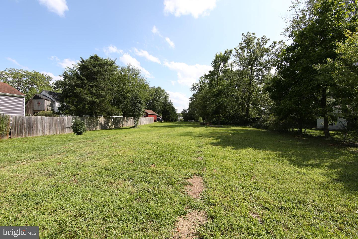 2318 E High St Property Photo 26