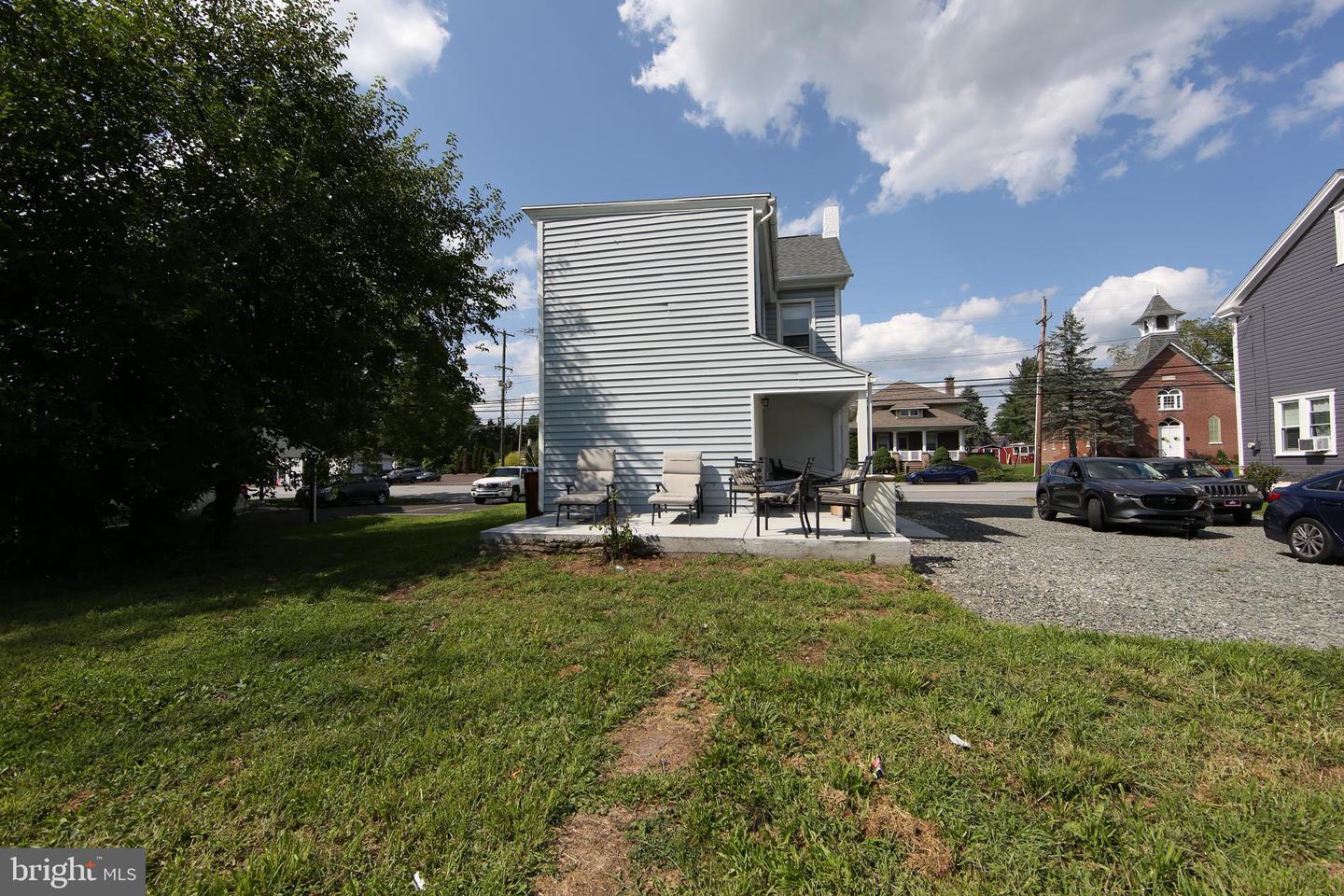 2318 E High St Property Photo 27