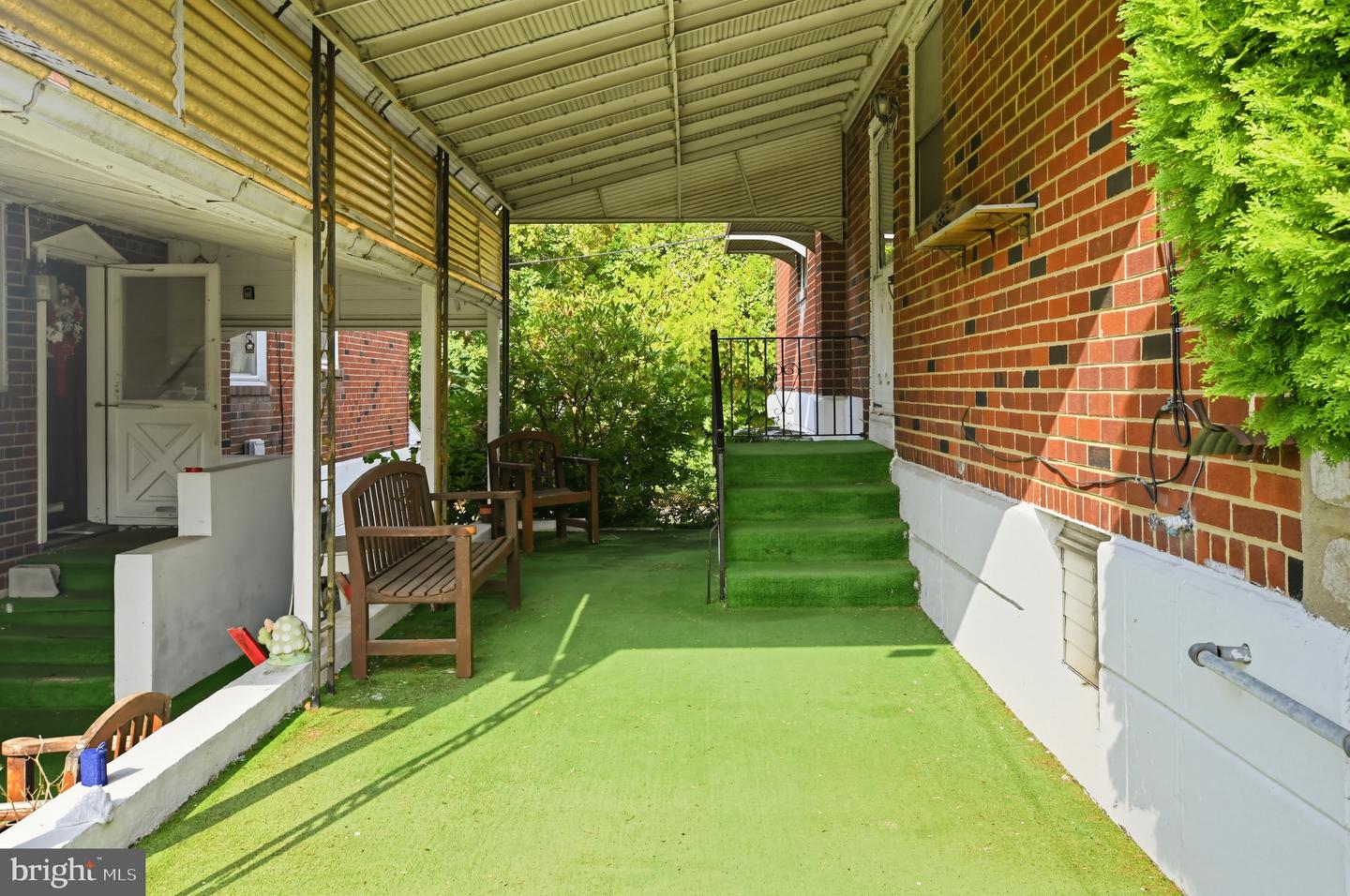 505 E Roberts St Property Photo 3