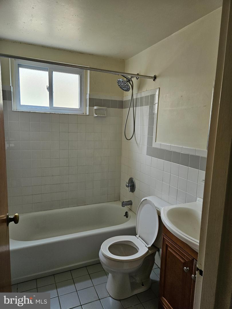 108 Clement Rd #c Property Photo 3