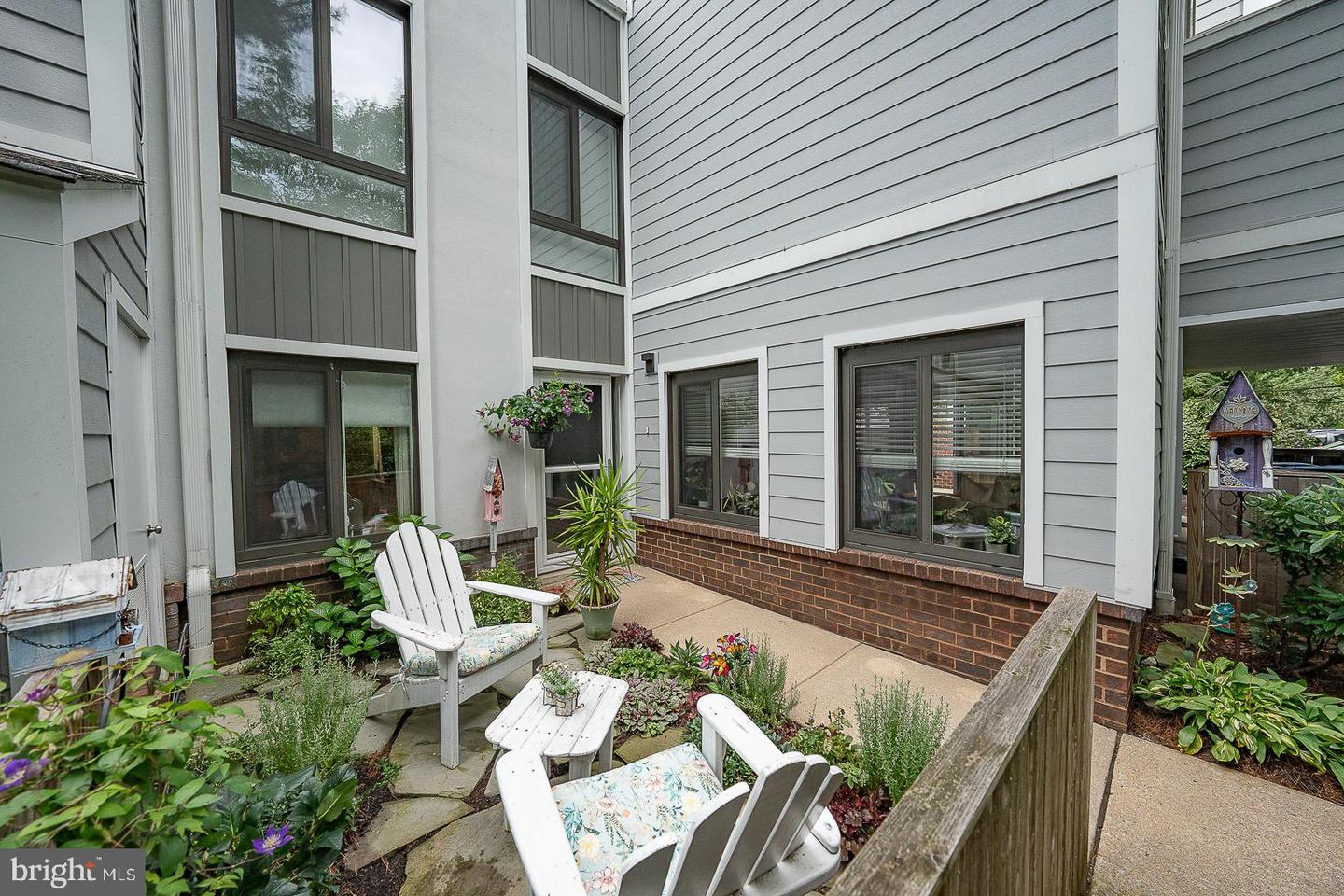 1710 Oakwood Ter #4g Property Photo 1