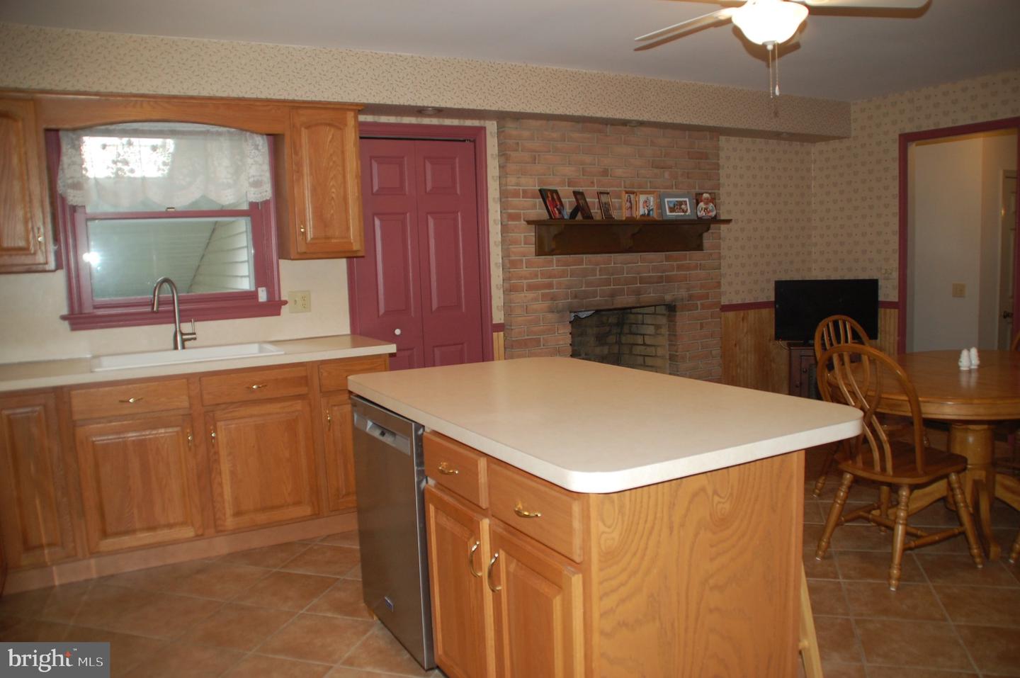 883 Kulp Rd Property Photo 6