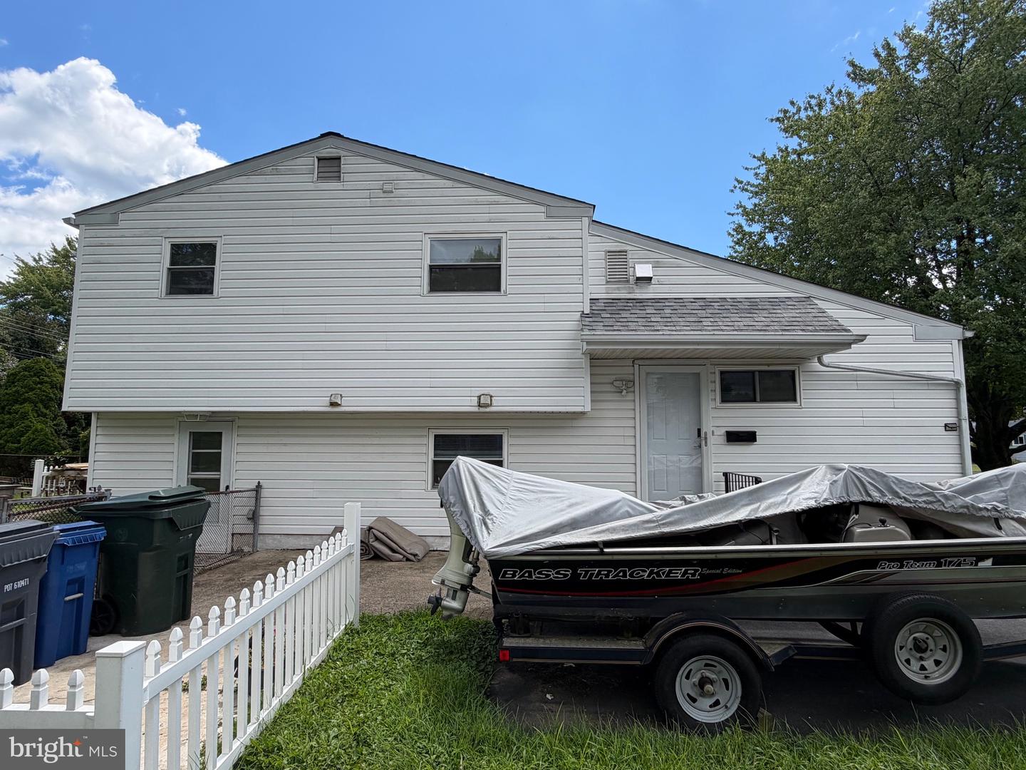 2871 Rossiter Ave Property Photo 2