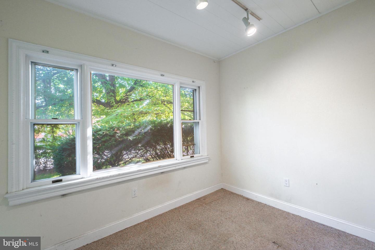 107 Montgomery Ave Property Photo 29