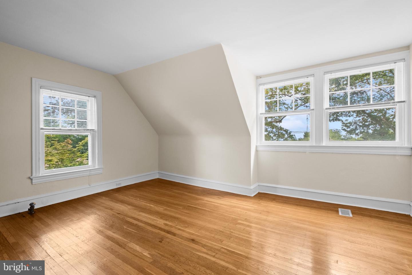 107 Montgomery Ave Property Photo 47