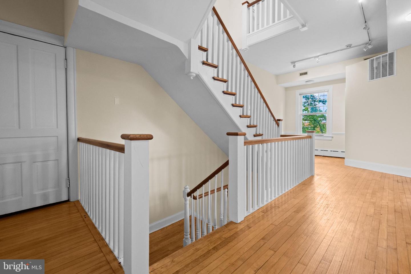 107 Montgomery Ave Property Photo 82