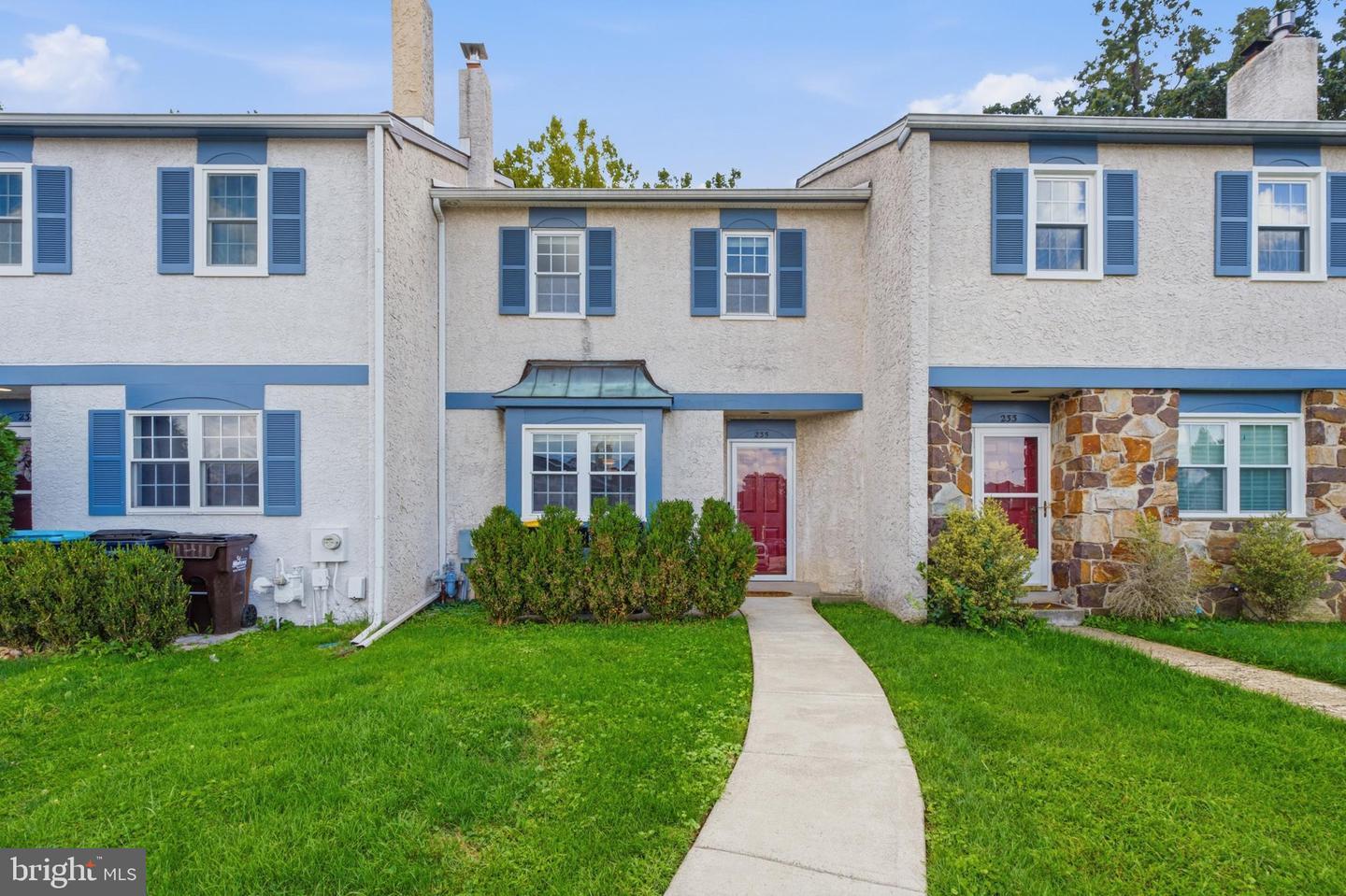 235 LAWNDALE AVE