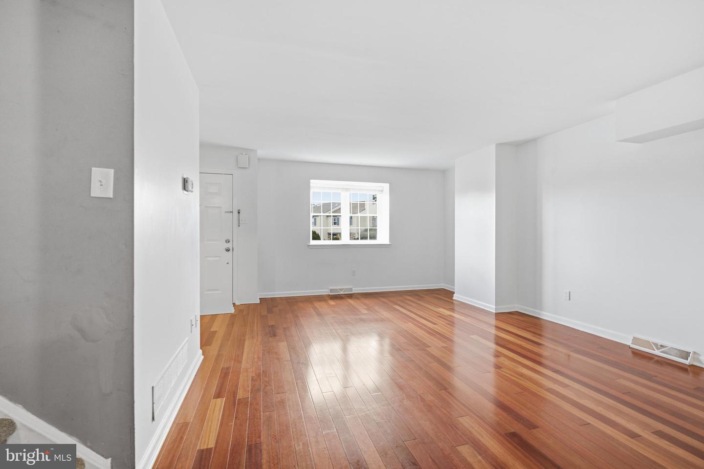 235 Lawndale Ave Property Photo 3
