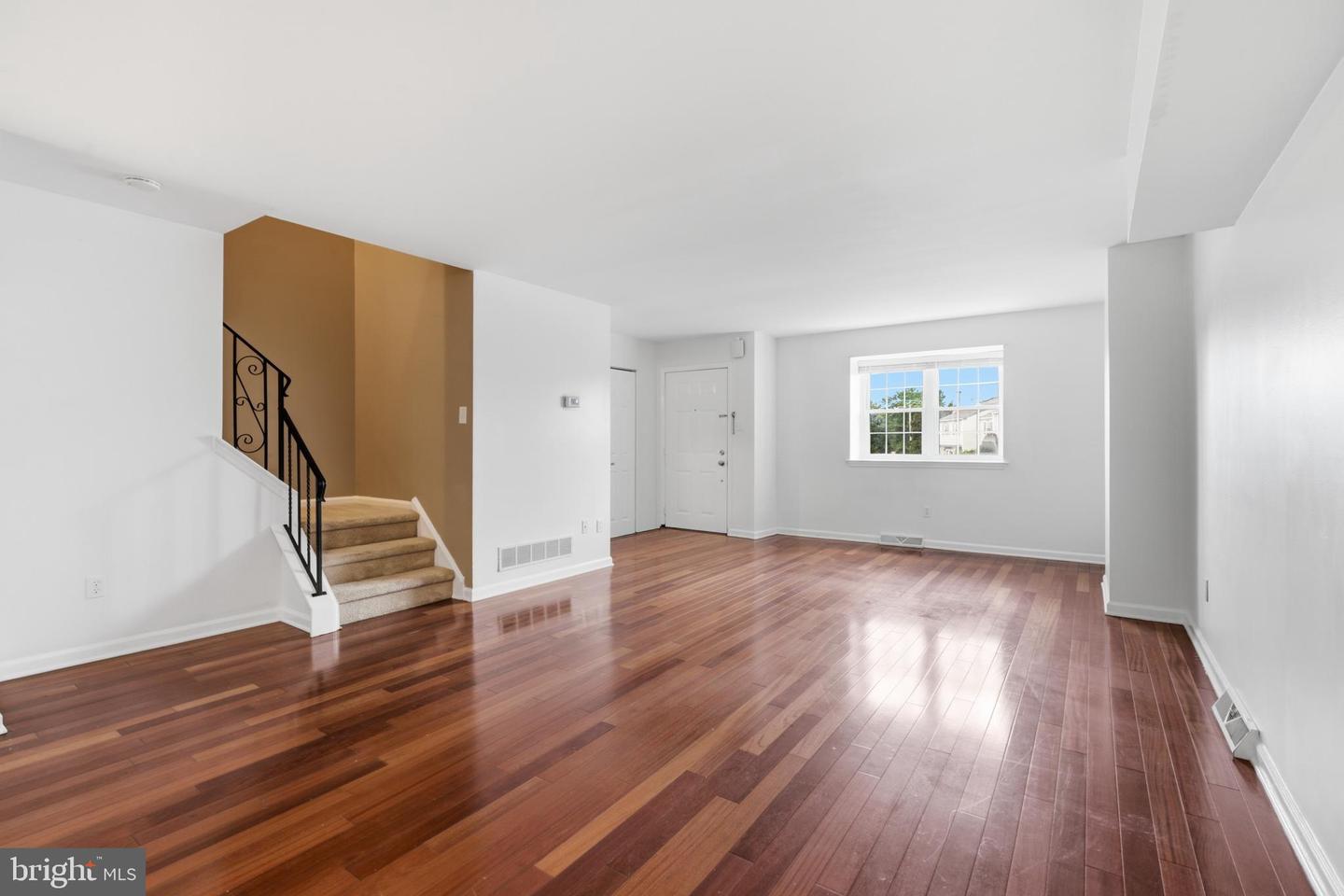 235 Lawndale Ave Property Photo 4