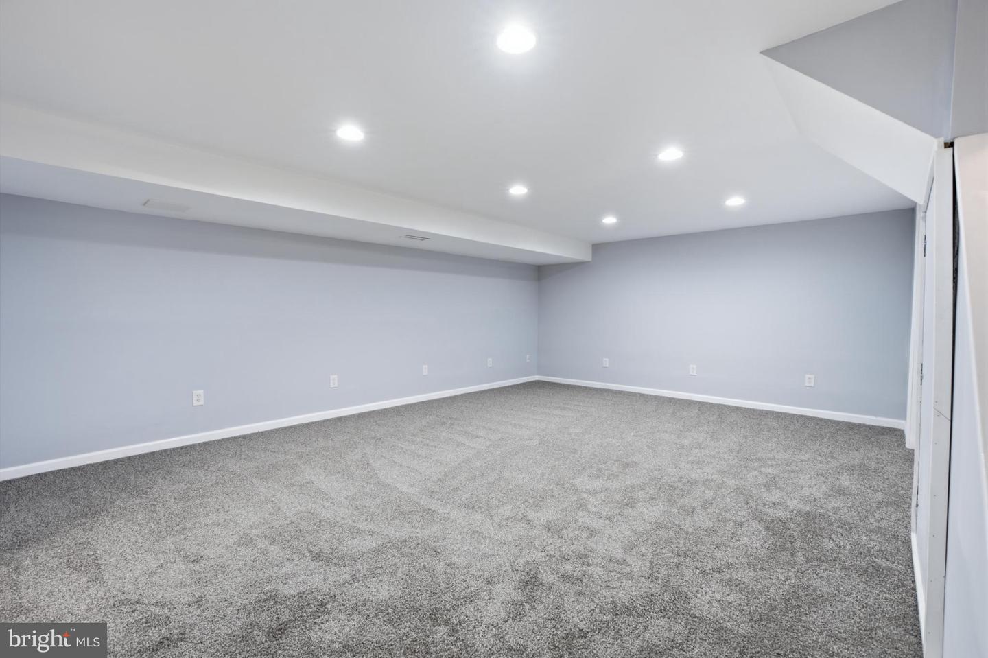 235 Lawndale Ave Property Photo 25