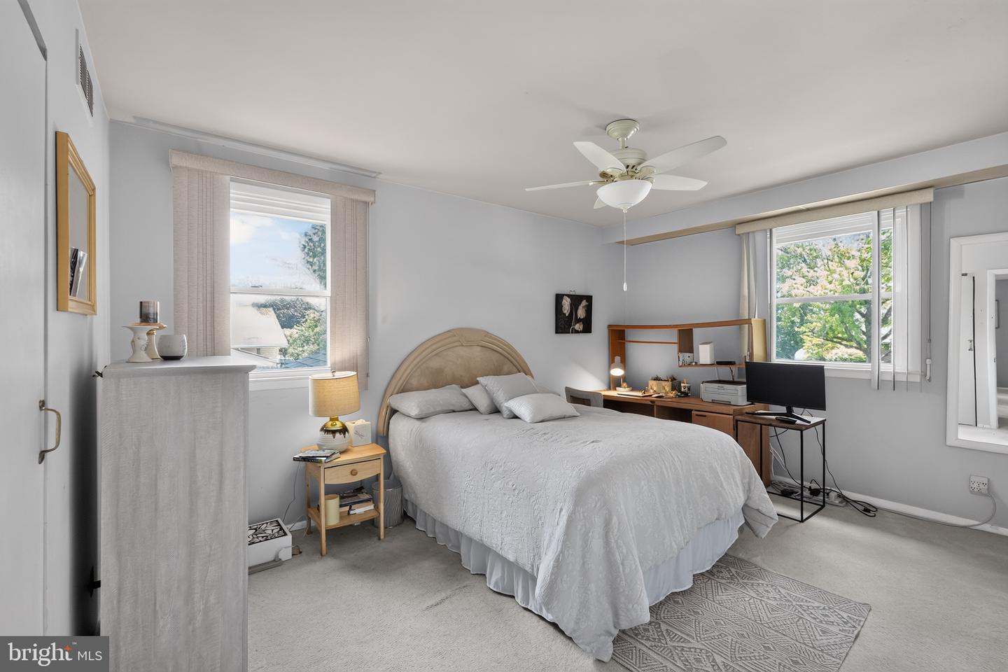 909 Warfield Ln Property Photo 20