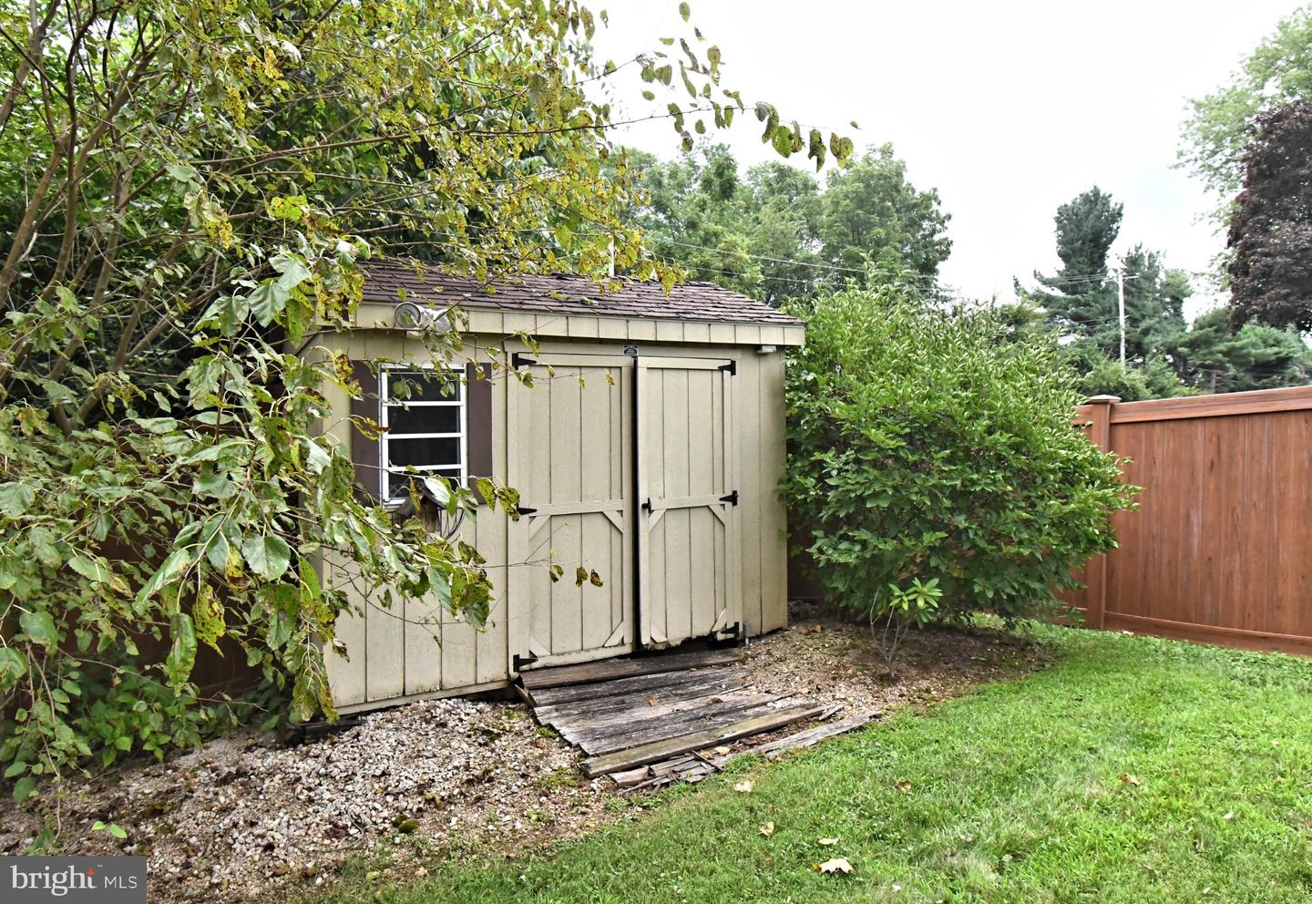 743 Champlain Dr Property Photo 39