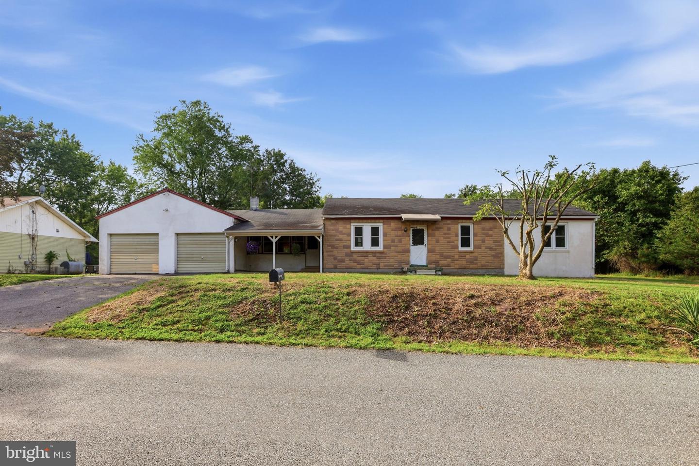 1033 Walt Rd Property Photo 1