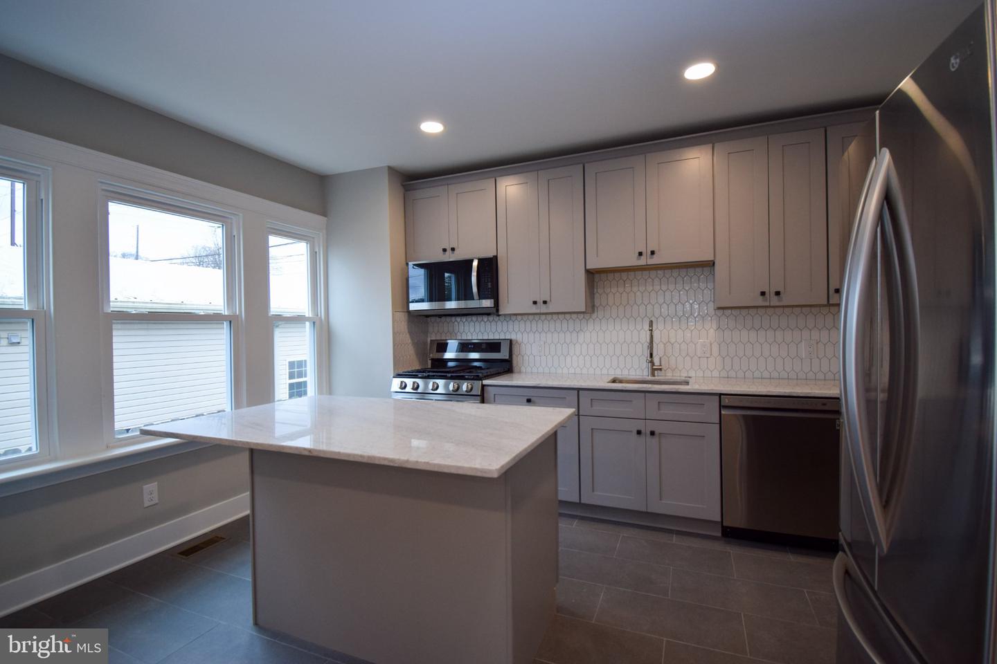 207 Paxson Ave Property Photo 4