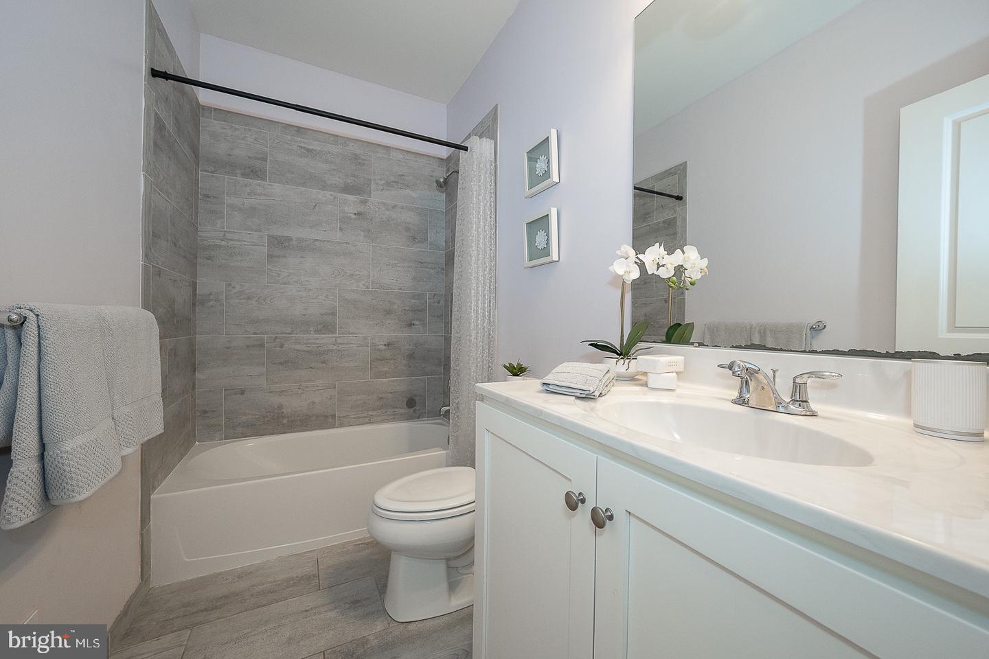 407 Lakeview Ct #5 Lower Property Photo 37