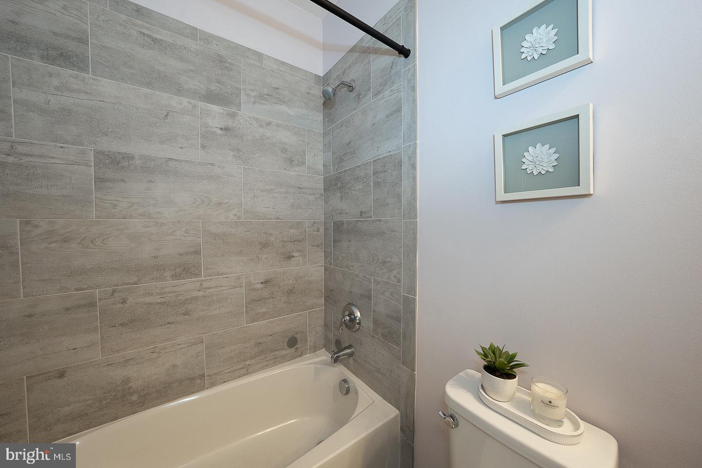 407 Lakeview Ct #5 Lower Property Photo 38