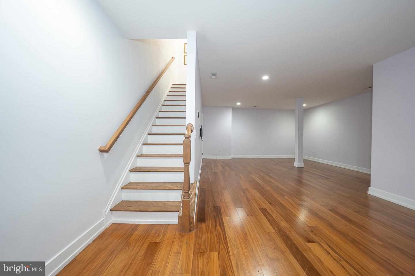 407 Lakeview Ct #5 Lower Property Photo 41