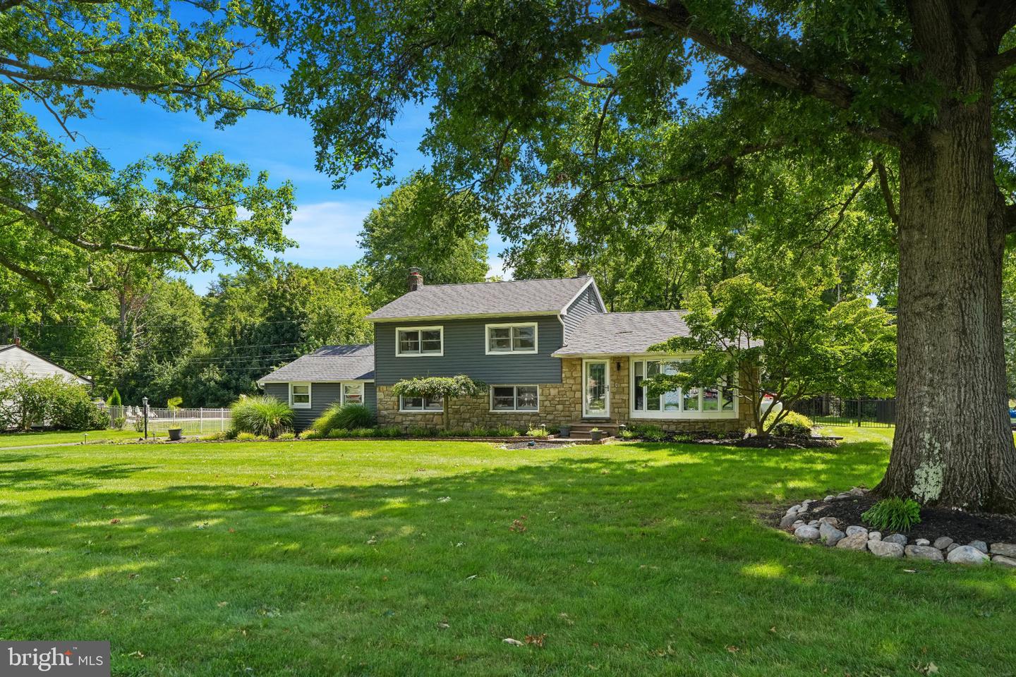 717 Lawrence Ln # Property Photo 1