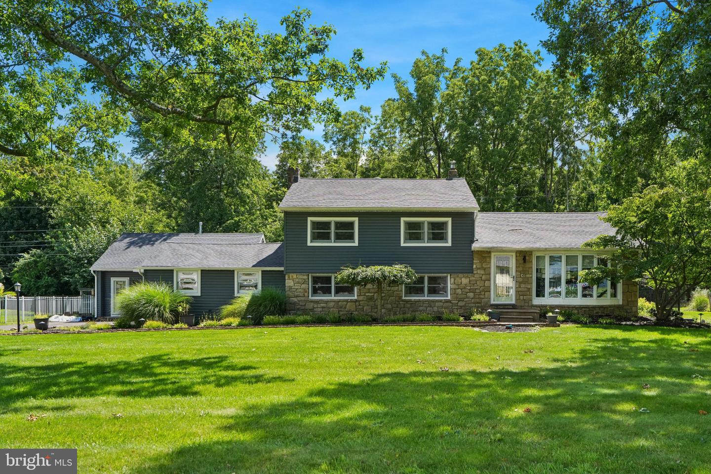 717 Lawrence Ln # Property Photo 2