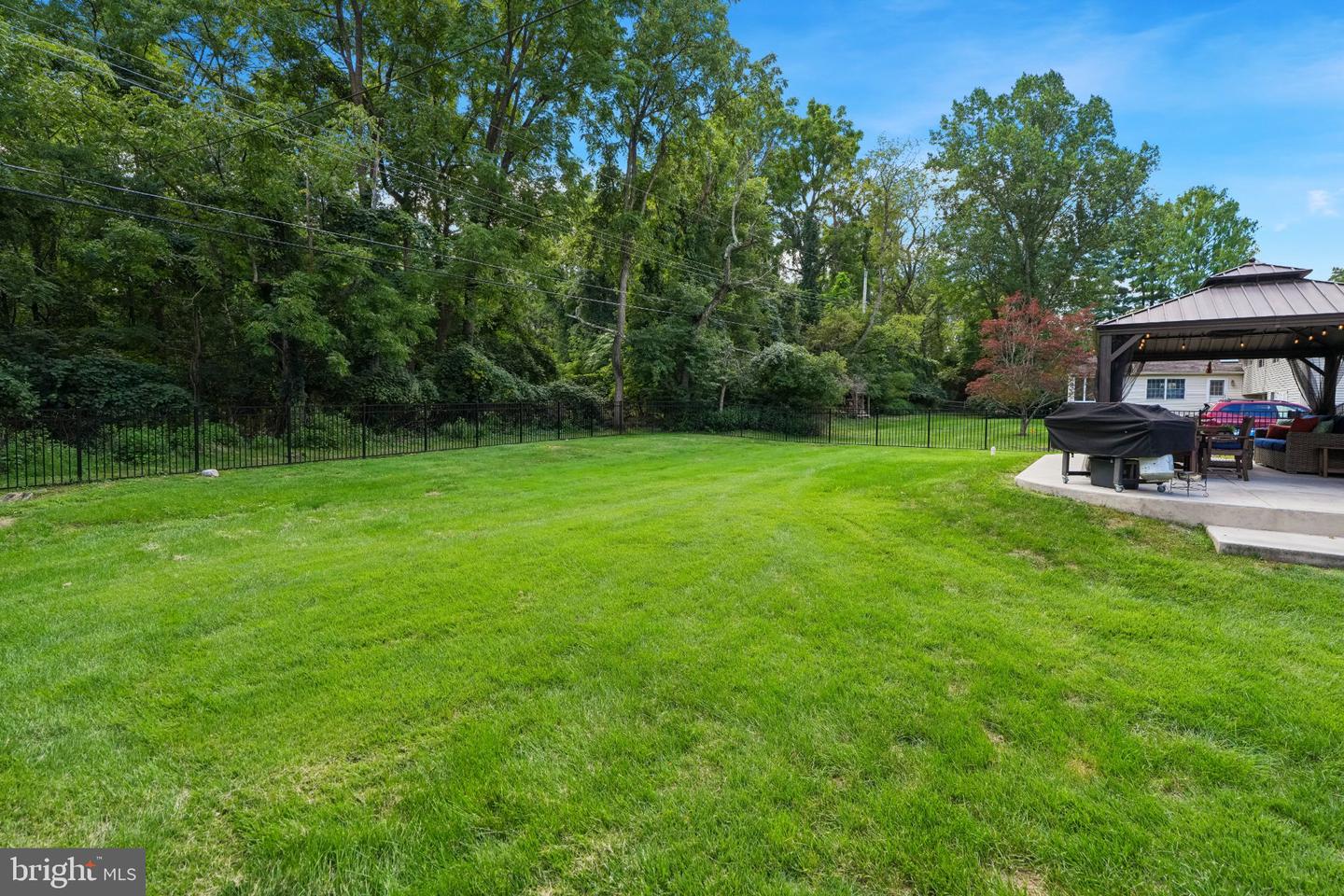 717 Lawrence Ln # Property Photo 4