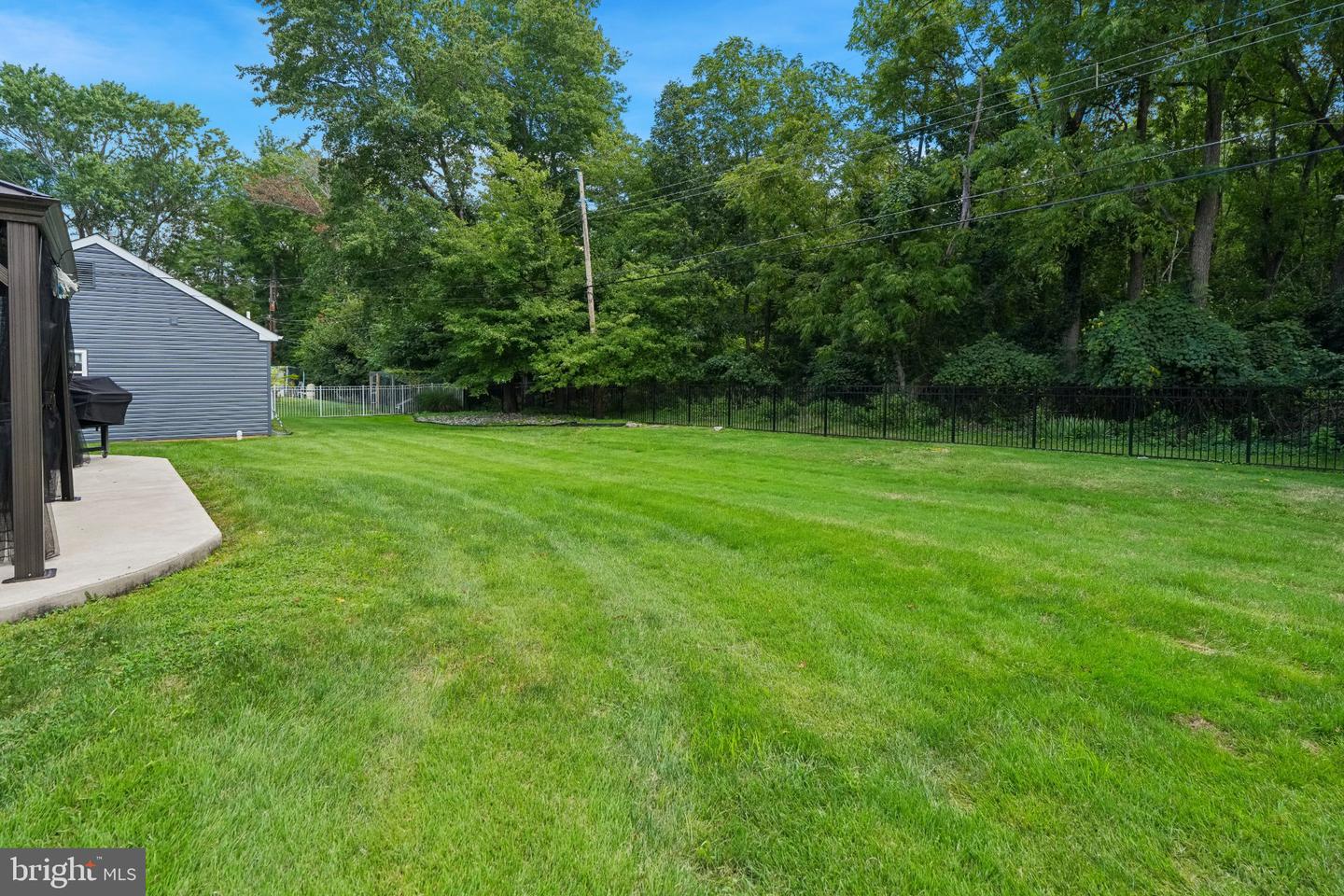 717 Lawrence Ln # Property Photo 7