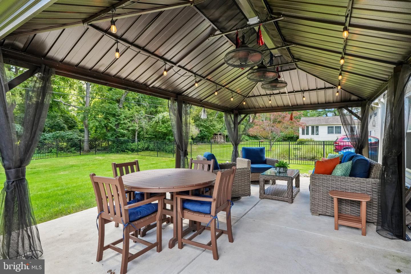 717 Lawrence Ln # Property Photo 9
