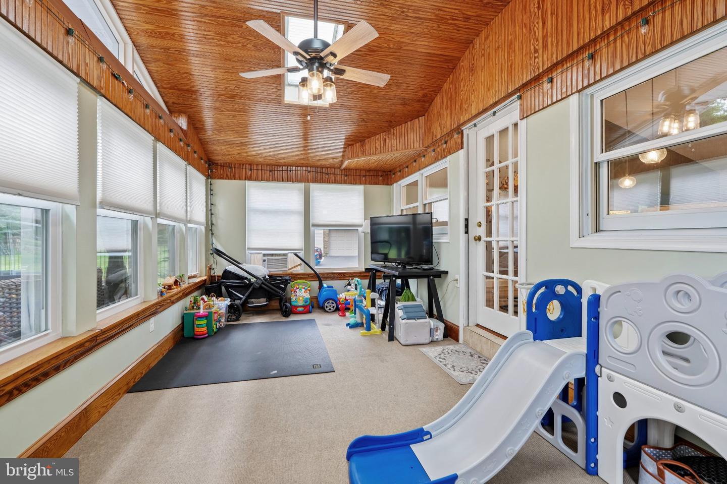 717 Lawrence Ln # Property Photo 16