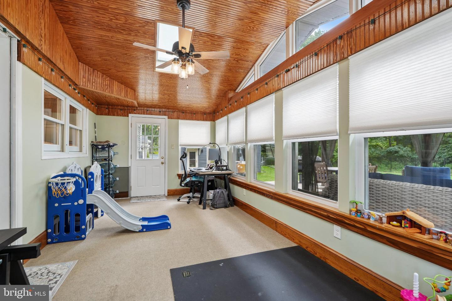717 Lawrence Ln # Property Photo 17