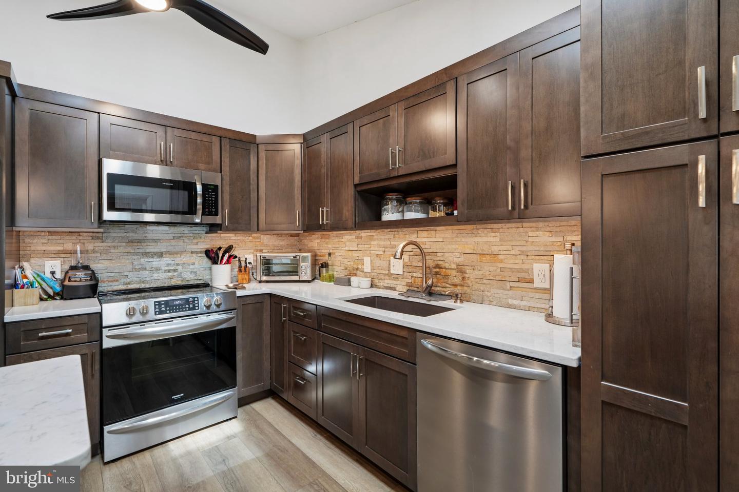 717 Lawrence Ln # Property Photo 19