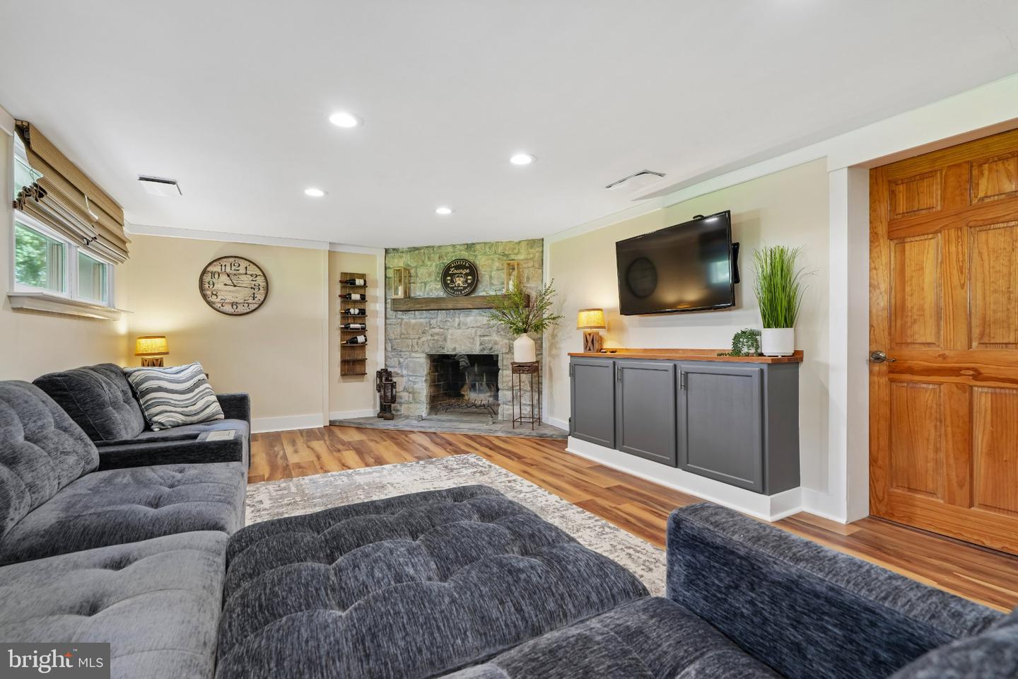 717 Lawrence Ln # Property Photo 26