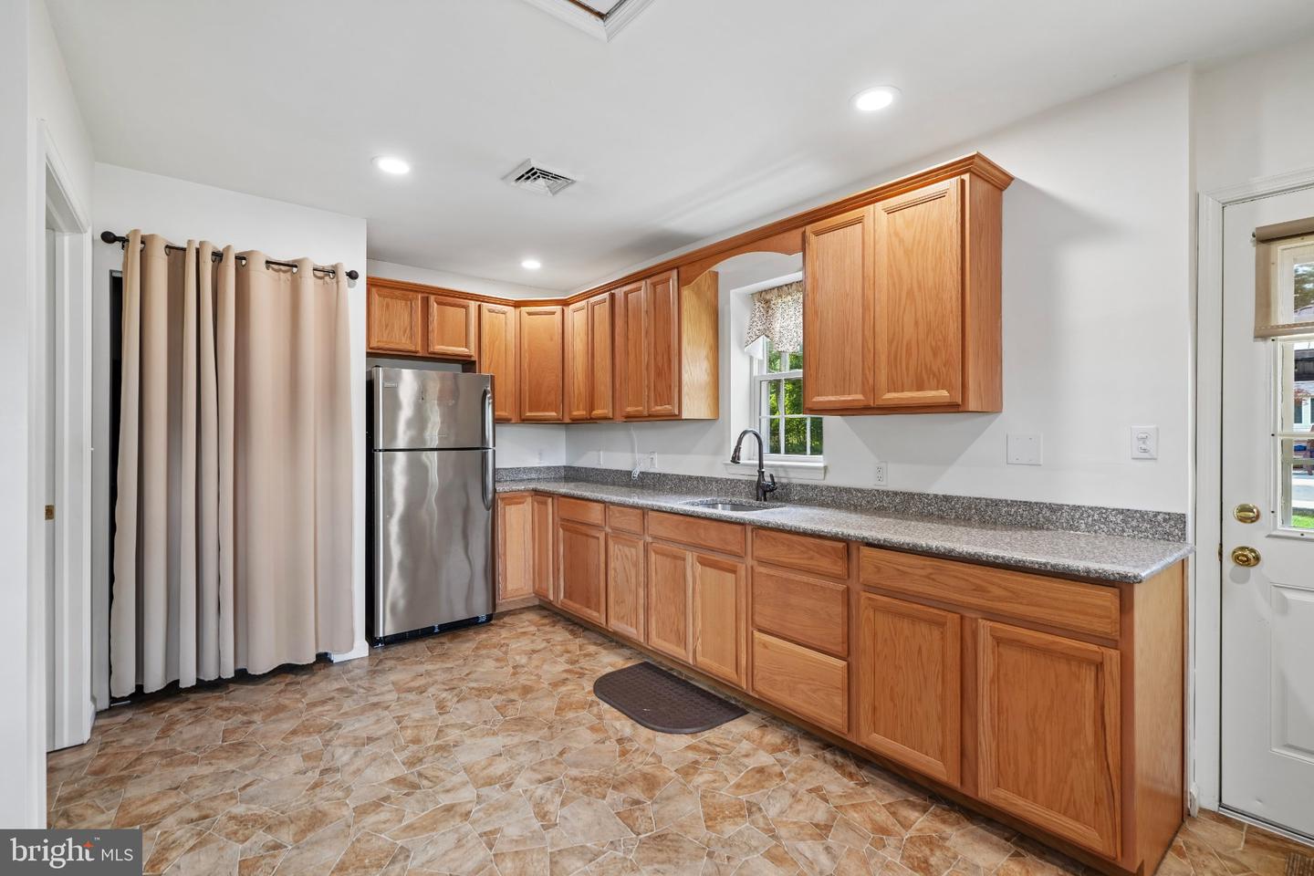 717 Lawrence Ln # Property Photo 31