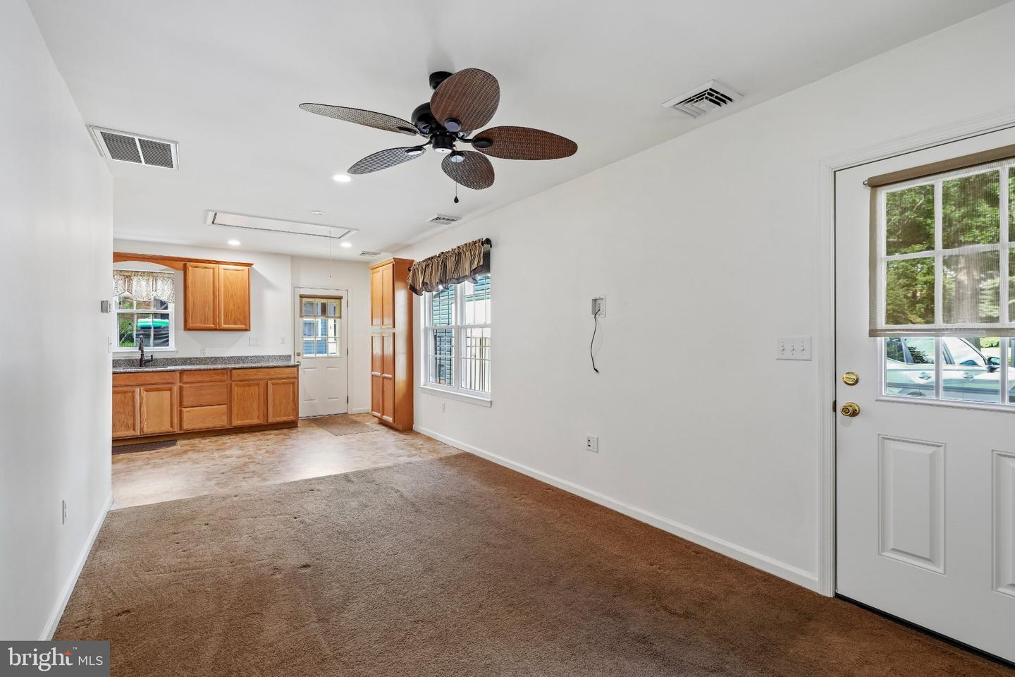 717 Lawrence Ln # Property Photo 32