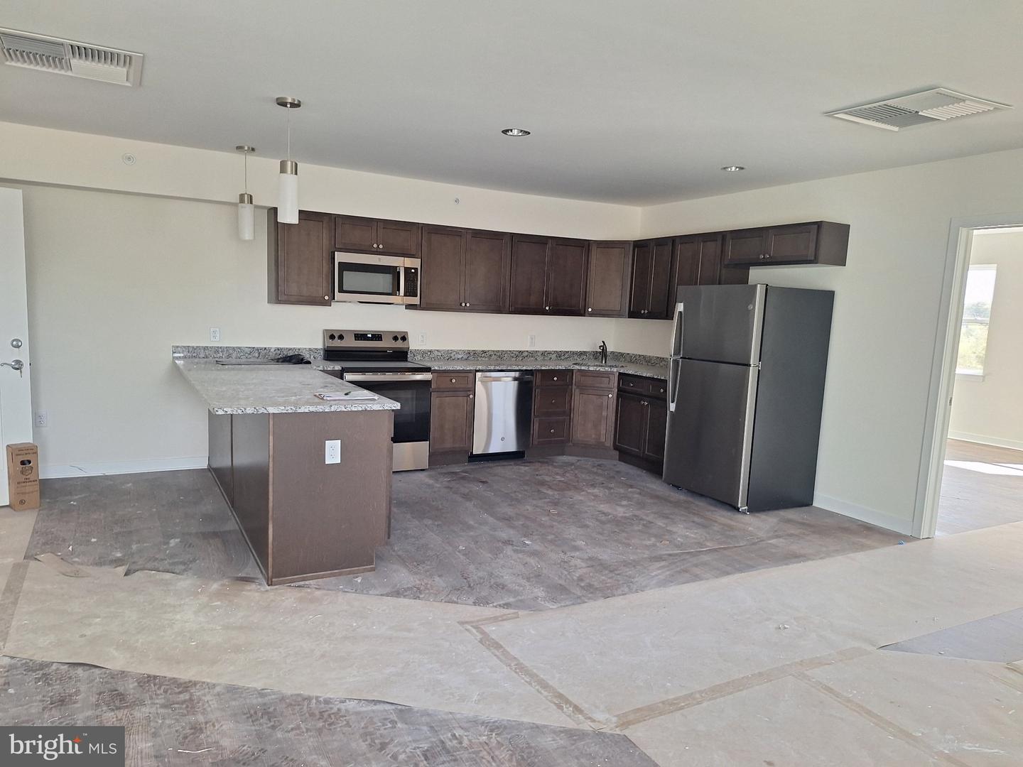 1037 W High St #apt 1 Property Photo 2