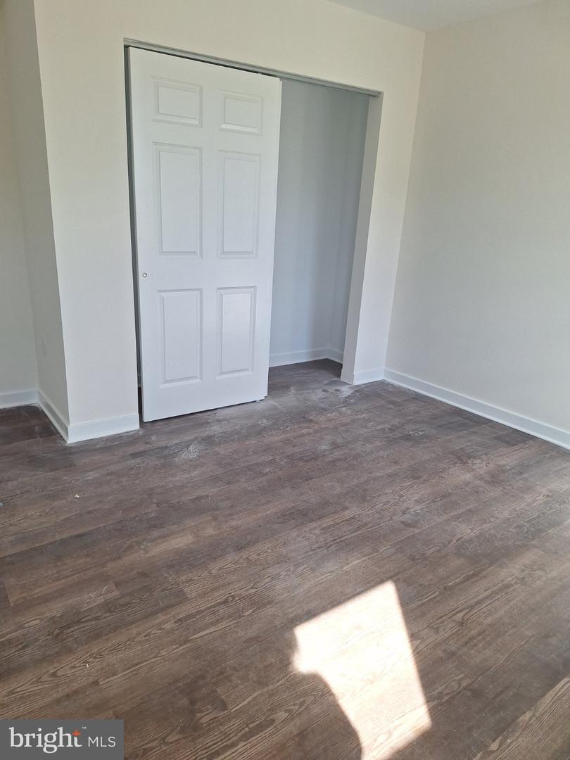 1037 W High St #apt 1 Property Photo 7