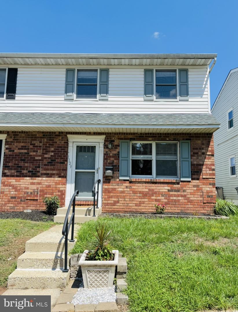 1129 Grove St Property Photo 1