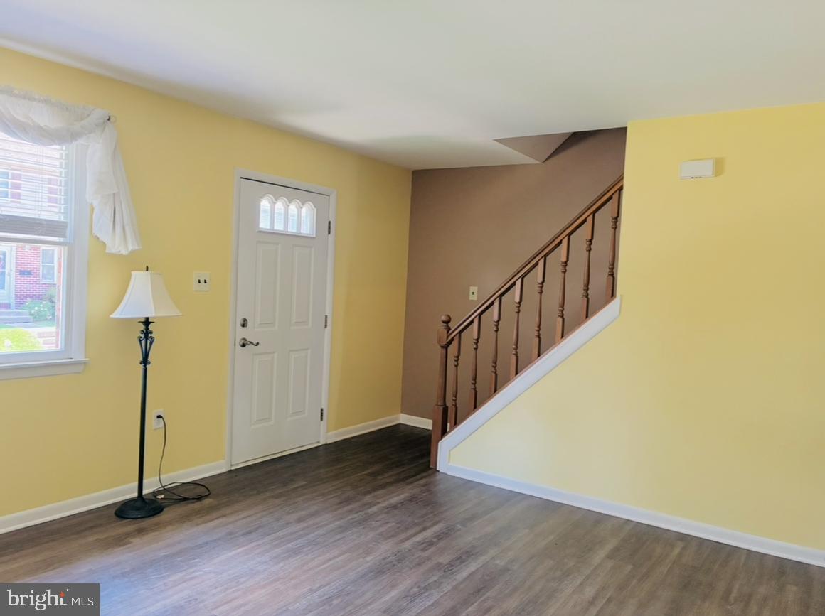 1129 Grove St Property Photo 3