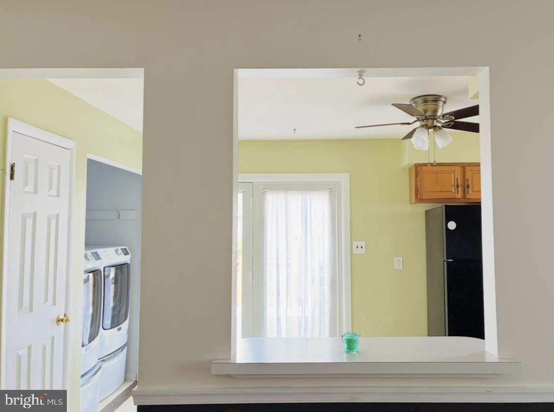 1129 Grove St Property Photo 7