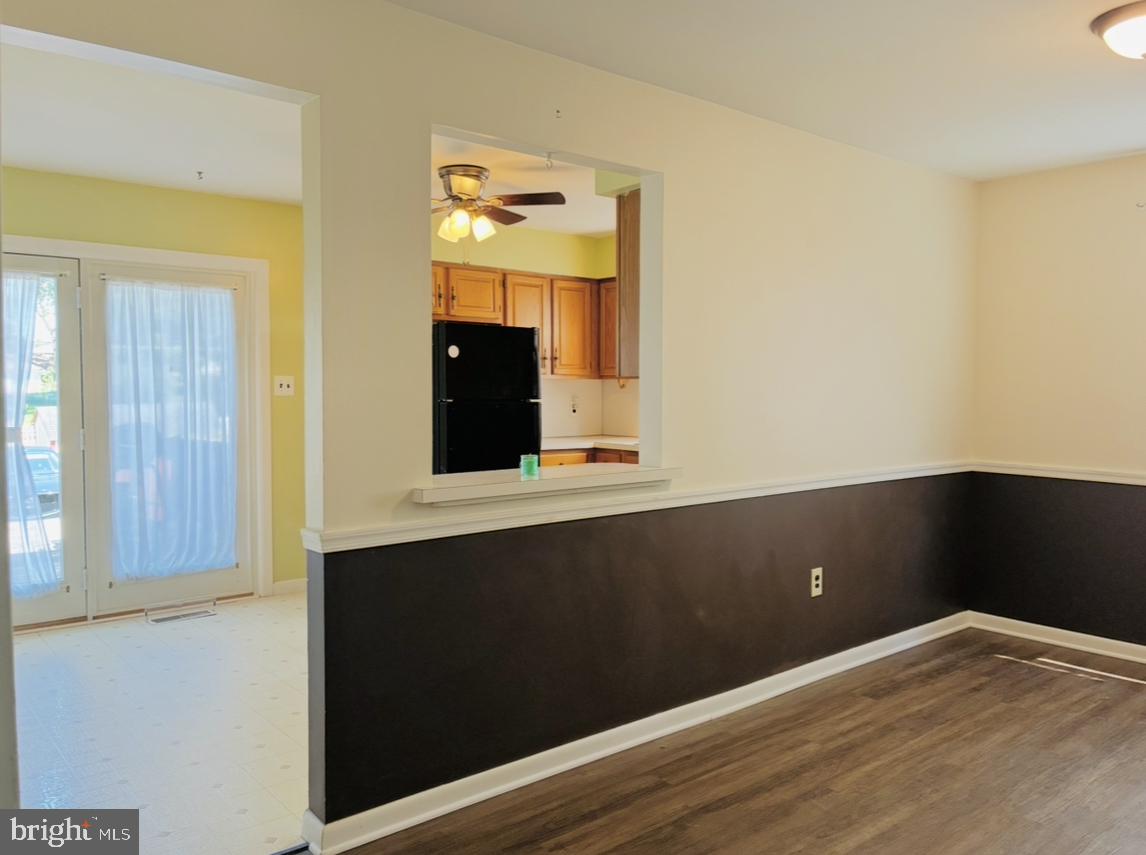 1129 Grove St Property Photo 8