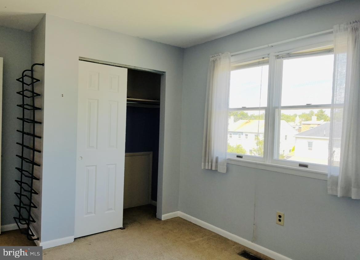 1129 Grove St Property Photo 25