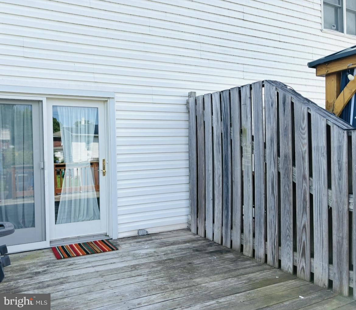 1129 Grove St Property Photo 27
