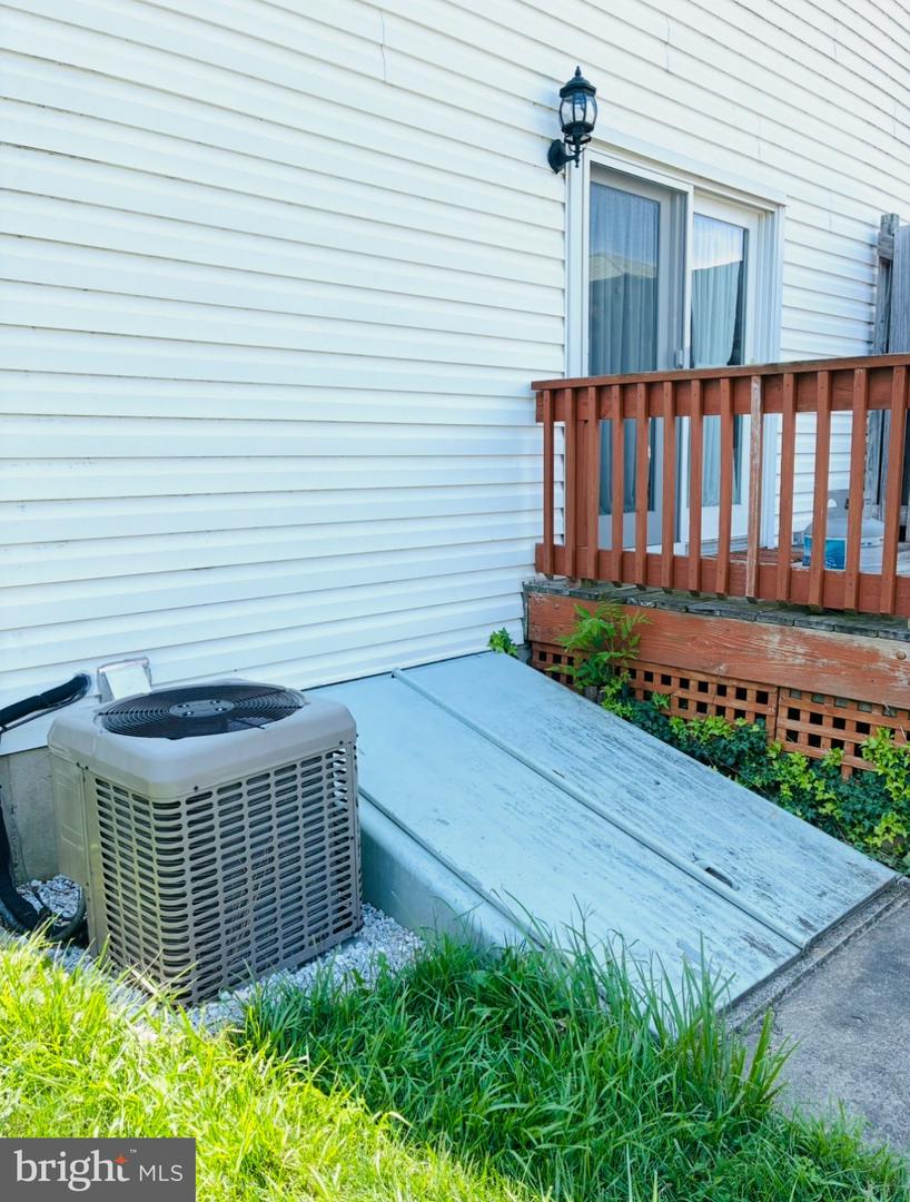 1129 Grove St Property Photo 29